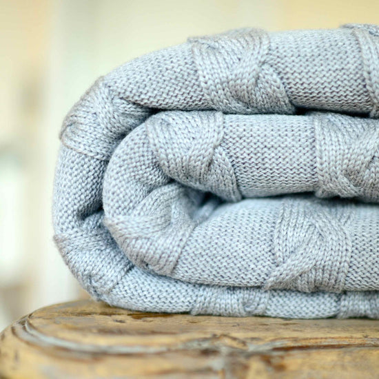 Decke 140x180cm Zopf, grau - Lenz & Leif