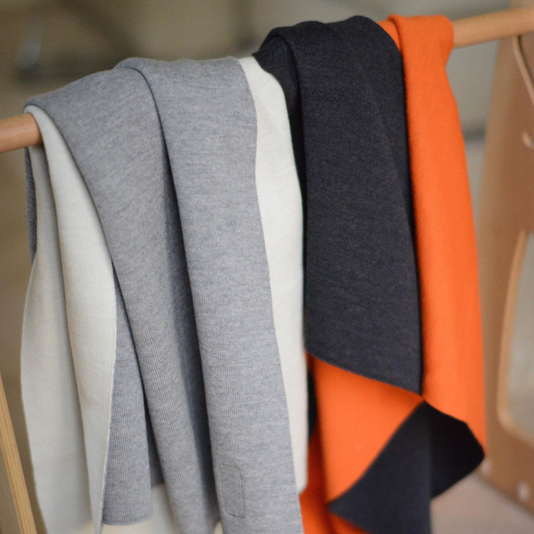 Baby/Kinderdecke 90x90cm Doubleface dunkelgrau/orange