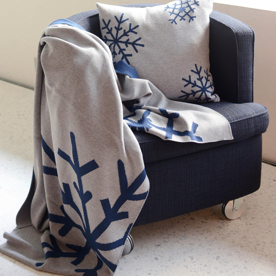 Decke 140x180cm 2 Snowflakes, grau/blau - Lenz & Leif