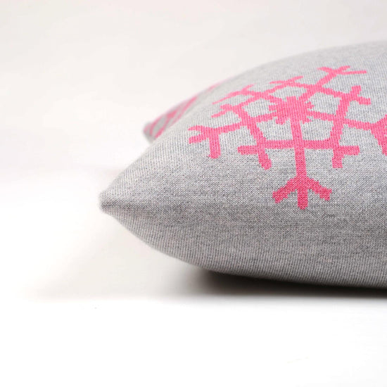 Kissenhülle 50x50cm Snowflakes, grau/magenta - Lenz & Leif