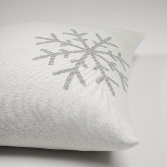 Kissenhülle 50x50cm Snowflakes, weiß/grau - Lenz & Leif
