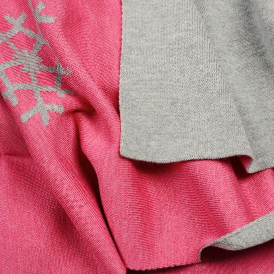 Decke 140x180cm 13 Snowflakes, grau/magenta - Lenz & Leif