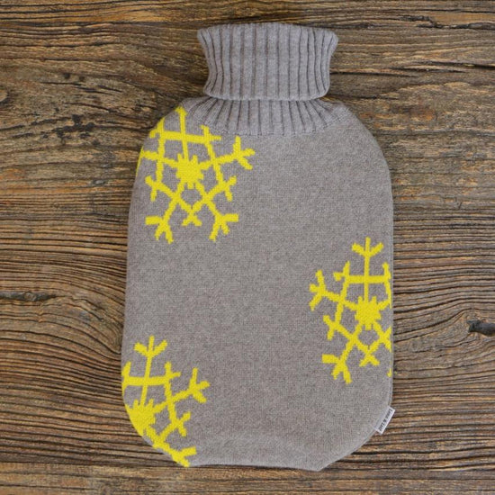 Wärmflasche Snowflakes, beige/gelb - Lenz & Leif