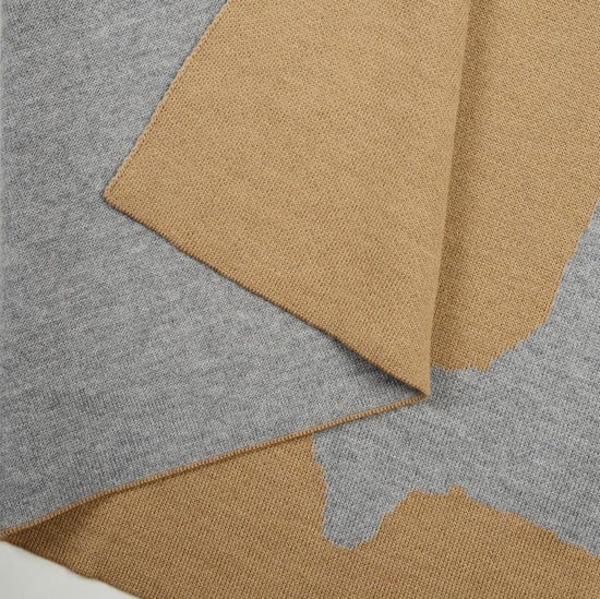 Decke 140x180cm Dogs, camel/grau - Lenz & Leif