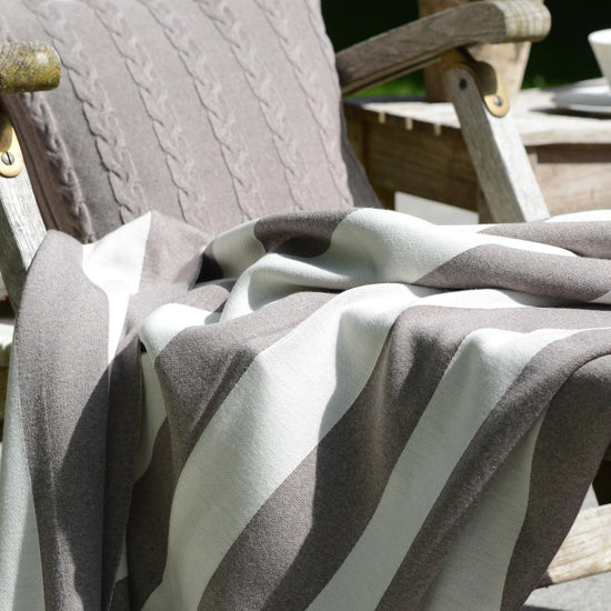 Decke 140x180cm Stripes, beige/weiß - Lenz & Leif