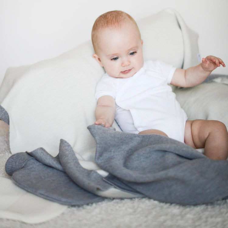 Baby / children's blanket 90x90cm double face gray / white