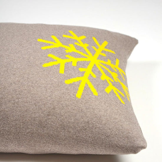 Kissenhülle 50x50cm Snowflakes, beige/gelb - Lenz & Leif