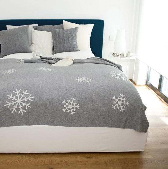 Decke 140x180cm 13 Snowflakes, weiß/grau - Lenz & Leif